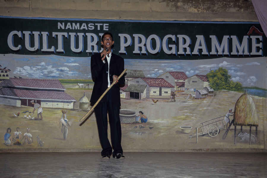 Spectacle culturel tharu : présentation