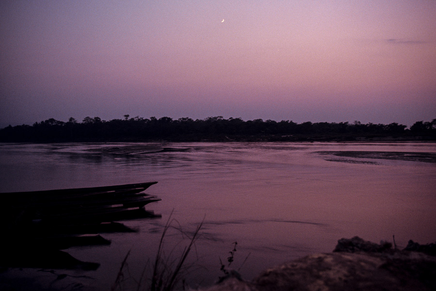 Coucher de soleil sur la Rapti, lever de lune