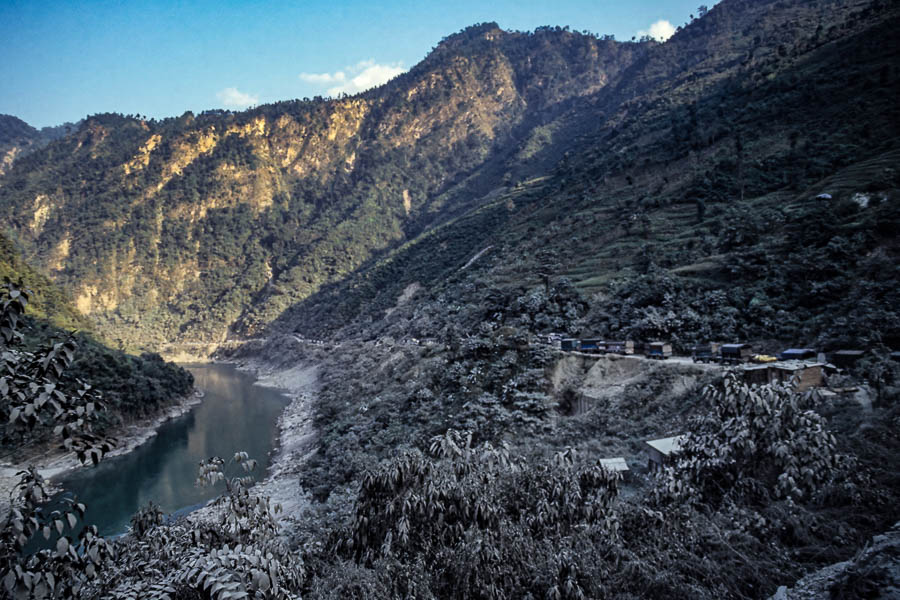 Embouteillage au bord de la Trishuli